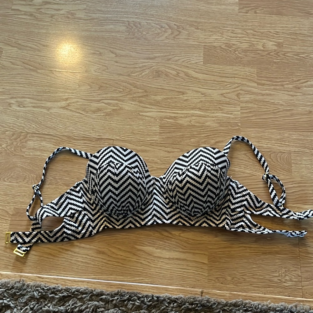 Xhilaration D/DD swimsuit top